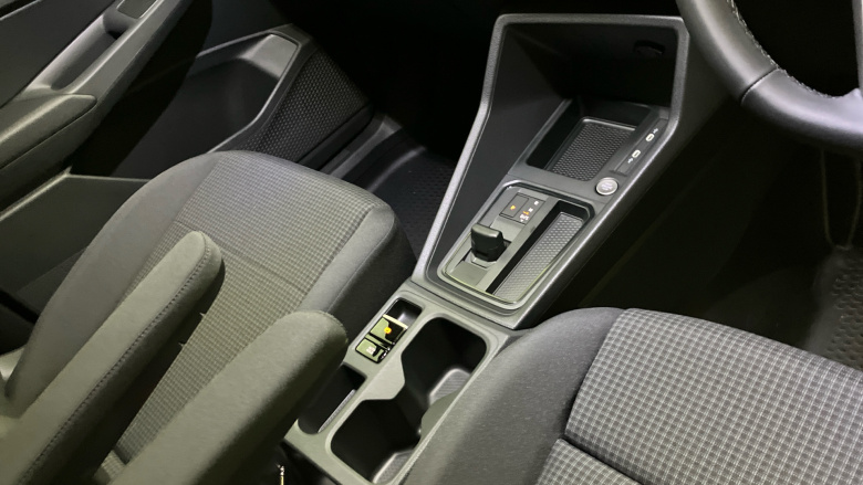 Volkswagen Caddy Cargo C20 Diesel 2.0 TDI 122PS Commerce Pro Van DSG [Tech Pack]